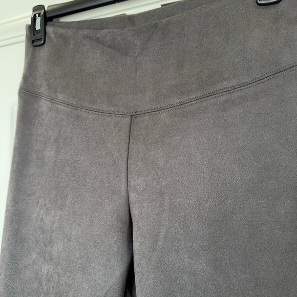 WHBM Ult Faux-Suede Runway Leggings NWT Women’s Size 12 Stormy Gray - Picture 13 of 15